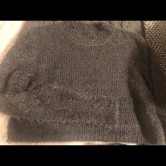Fuzzy gray sweater - Picture 2 of 4